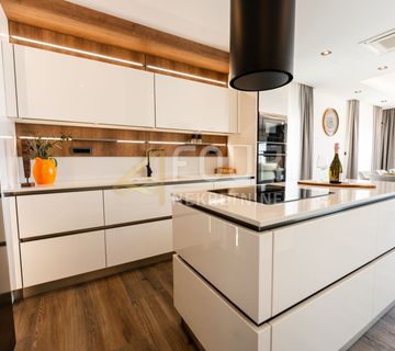 Novi Vinodolski, 391.72m2, vila s bazenom, saunom i pogledom na more, blizina plaže! - cover