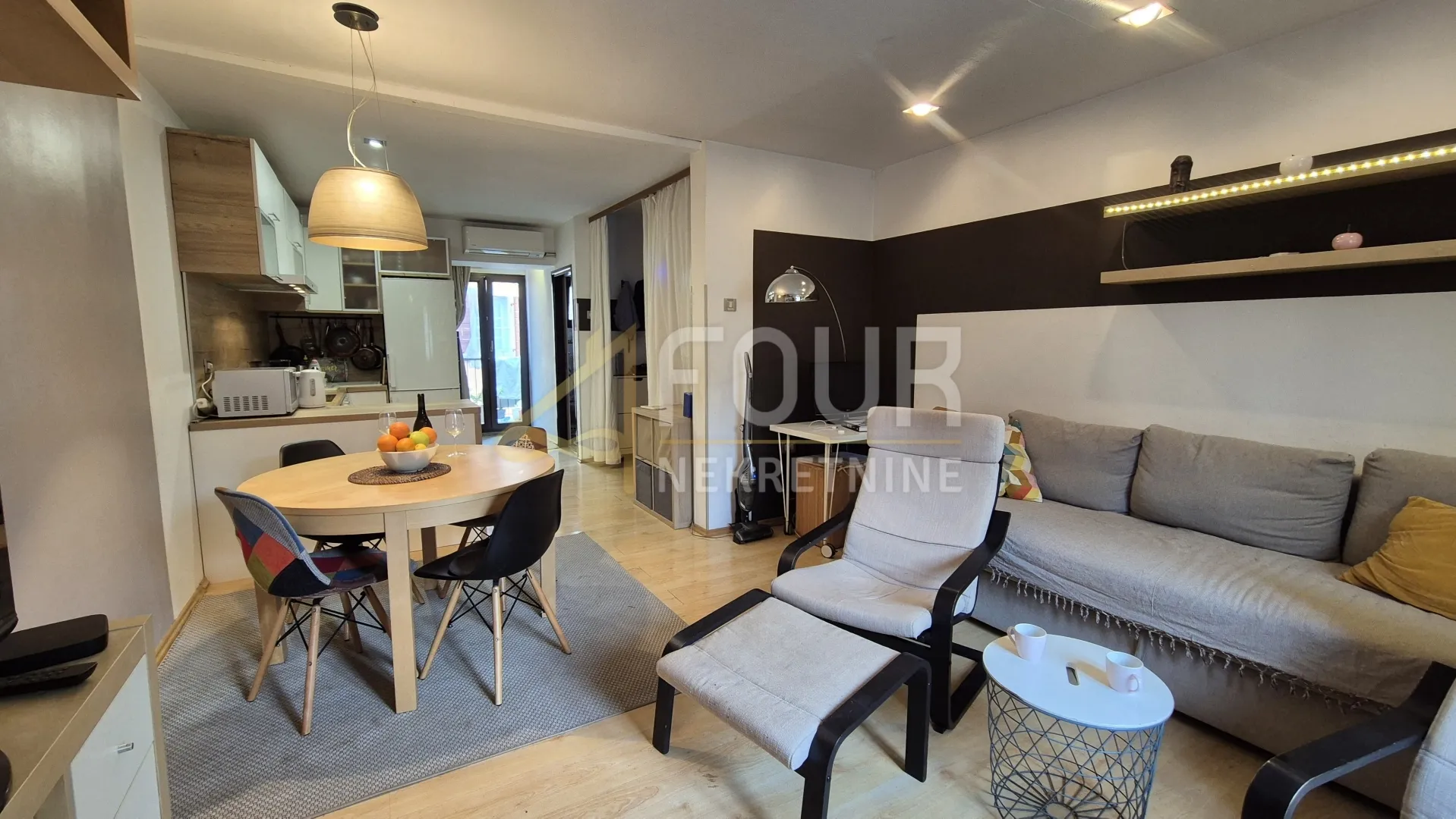 Istra, Pula - centar, uređen i namješten stan, balkon, SAMO KOD NAS! - cover