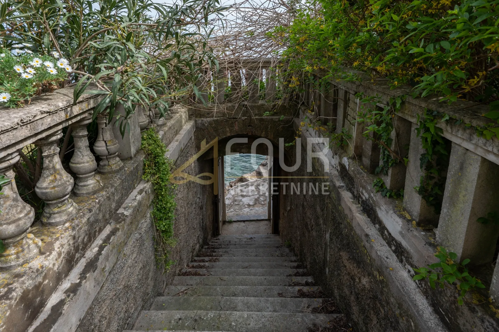 Lovran, stan prvi red do mora 2s+db, 120.26m2  - cover