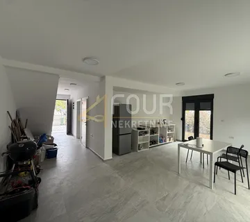 Istra, Poreč, 4s+db stan s terasom 168,14m2 - cover