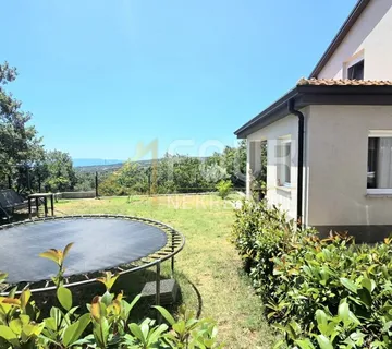 Krasica, 292m2, dizajnerska kuća s garažom i uređenom okućnicom - Krasica, Bakar