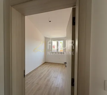 Istra, Šišan, novogradnja, 214m2, kuća s 2 stana + pomoćni objekt - cover