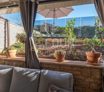 Istra, Medulin, 2s+db, terasa - cover