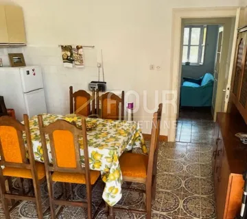 Otok Prvić, Vodice, samostojeća kuća, 250m od mora i plaže