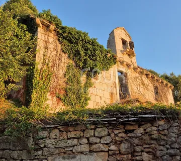 Otok Brač, Nerežišće, stara kamena kuća - Nerežišća