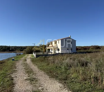 Zadar, Posedarje, samostojeća kuća, prvi red do mora ! - cover