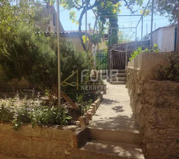 Mali Lošinj, dvojna kuća, pogled na more