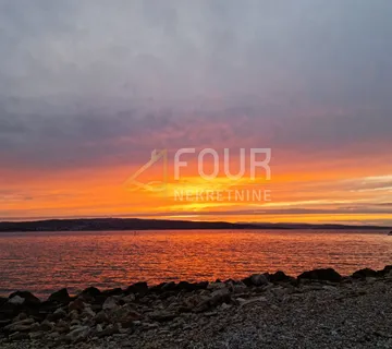 Crikvenica, restoran 200m od mora! - cover
