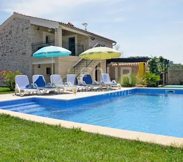 Istra, Poreč, kamena vila s bazenom