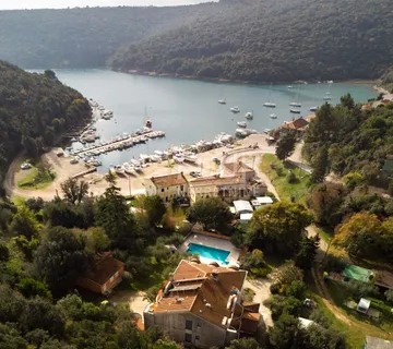 Istra, hotel 50m od mora, izvrsna investicija! - cover