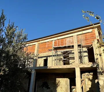 Istra, Kanfanar, kuća 240m2, okućnica