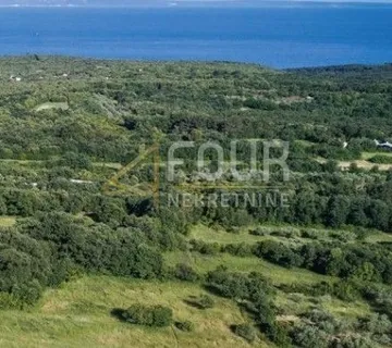 Istra, Marčana, zemljište 5.932m2 od čega je 1.477m2 u građevinskoj zoni