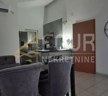 Pakoštane, 2s+db, balkon, pogled na more i jezero