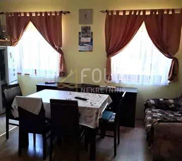 Lika, Plaški, samostojeća kuća na velikoj parceli