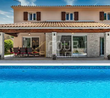 Istra, Labin, villa s grijanim bazenom i uređenom okućnicom