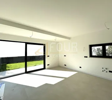 Istra, Poreč, 3s+db, 141.38m2 s okućnicom - novogradnja