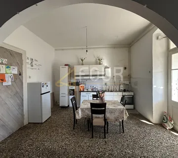 Istra, Pula, Centar, 3s+db, 114.50m2, terasa - cover