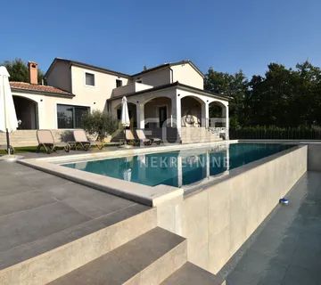 Istra, Vižinada, prekrasna vila, infinity bazen, velika okućnica