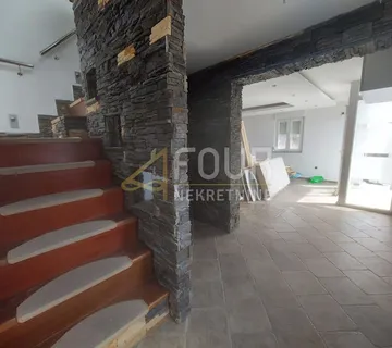 Rijeka, Drenova, dvoetažni 2s+db, balkon