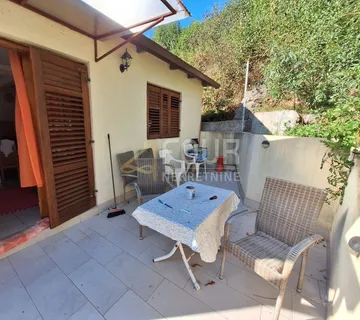 Opatija, Pobri, poslovni objekt 256m2 na parceli 1.116m2 - Pobri, Opatija