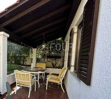 Poreč, Kukci, samostojeća kuća, 197m2, garaža - cover