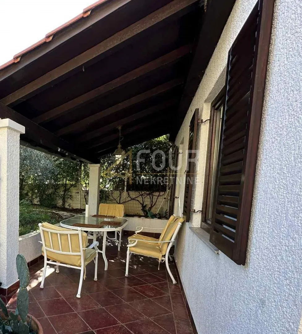 Poreč, Kukci, samostojeća kuća, 197m2, garaža - cover