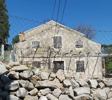 Mali Lošinj - stara jezgra, kuća + pomoćni objekt, dvorište - cover