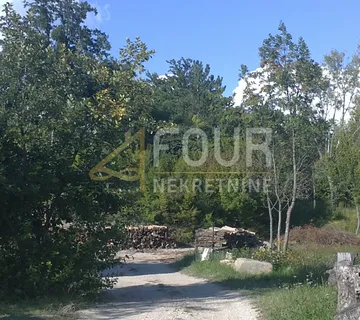 Istra, Hum, zemljište 17.635m2 s dvije ruševine - Hum, Buzet