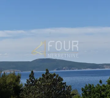 Novi Vinodolski, dvojna kuća s 4 stana, pogled na more