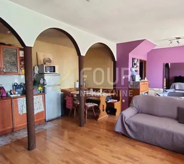 Rijeka, Srdoči, kuća 220m2, prilika za investiciju!! - cover