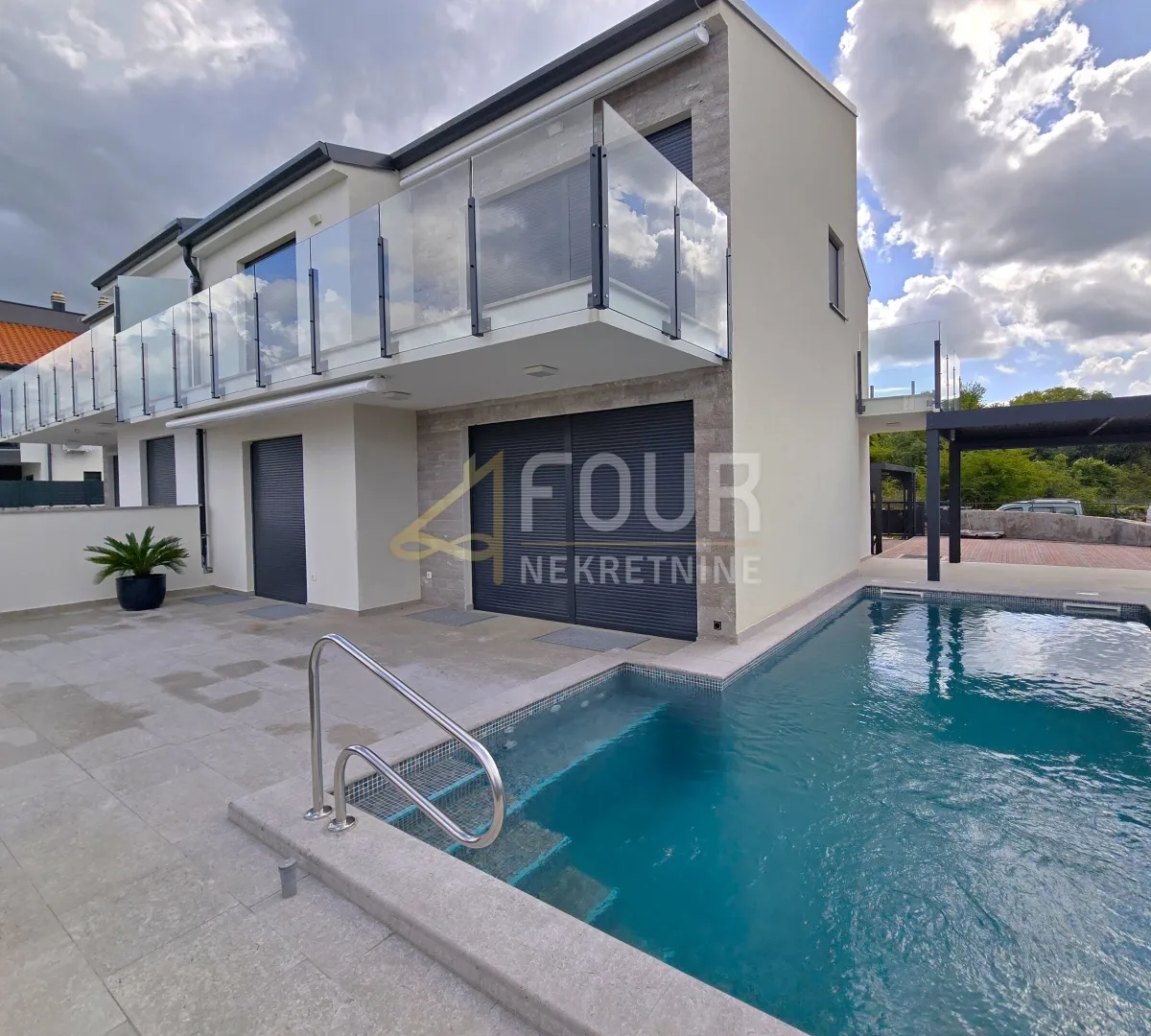 Otok Krk, Malinska, novogradnja, 225m2, višeetažni stan, 3s+db, bazen i okućnica - cover