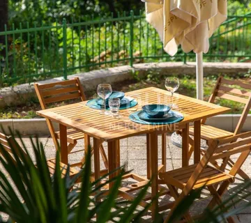 Opatija, kuća - prizemnica s natkrivenom terasom i okućnicom - cover