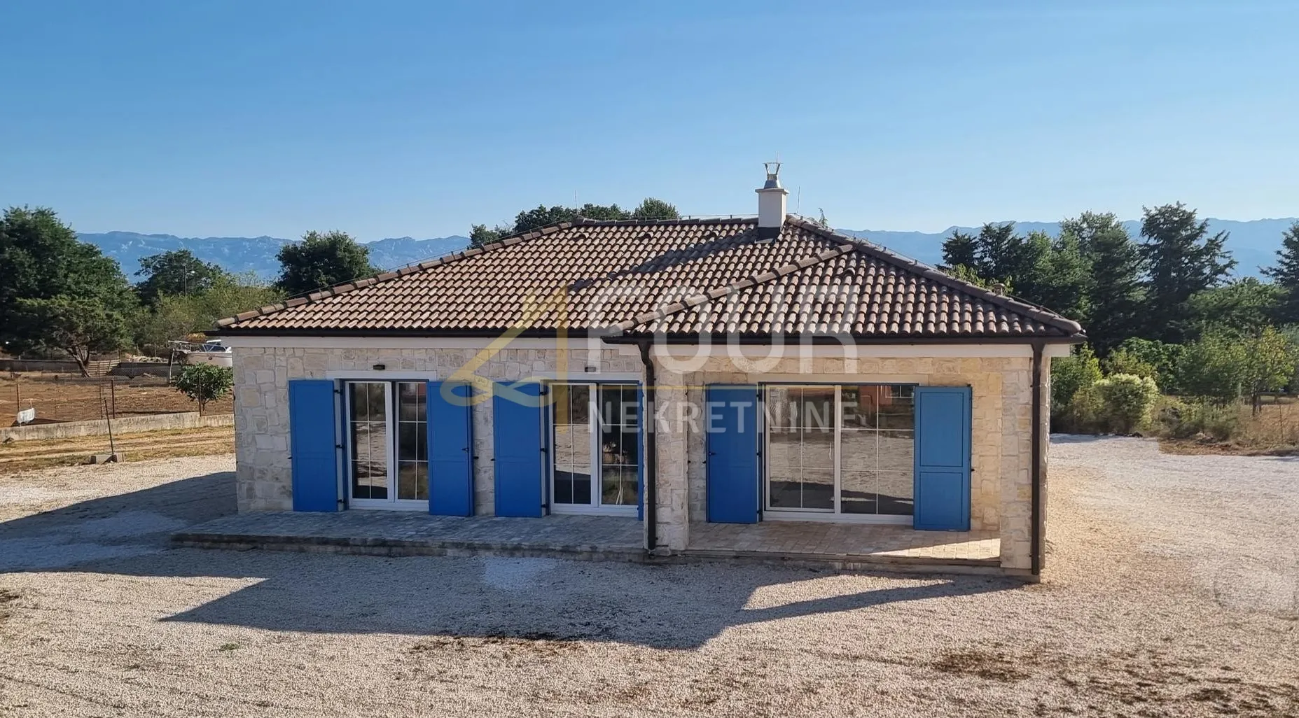 Okolica Zadra, Nin, novogradnja, kamena prizemnica s velikom okućnicom - cover