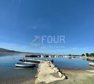 Starigrad, Seline, kuća s 3 stana + dodatni apartman, 250m od mora - cover