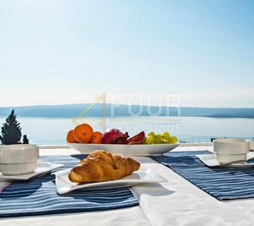 Crikvenica, Dramalj, kuća s 2 stana, 2 garaže i panoramskim pogledom - cover