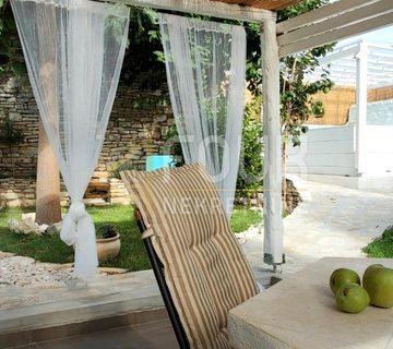 Istra, Vodnjan - okolica, autohtona kamena kuća s bazenom - cover