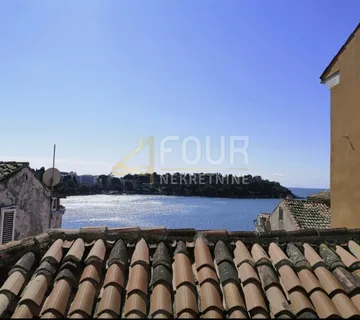 Istra, Rovinj, kuća 2. red do mora! - cover