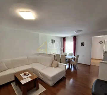 Kostrena, uređena kuća u nizu, dvoetažni 3s+db, 2 balkona - cover