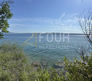 Crikvenica, 140.95m2, 3 stana, okućnica, 50m od mora - cover