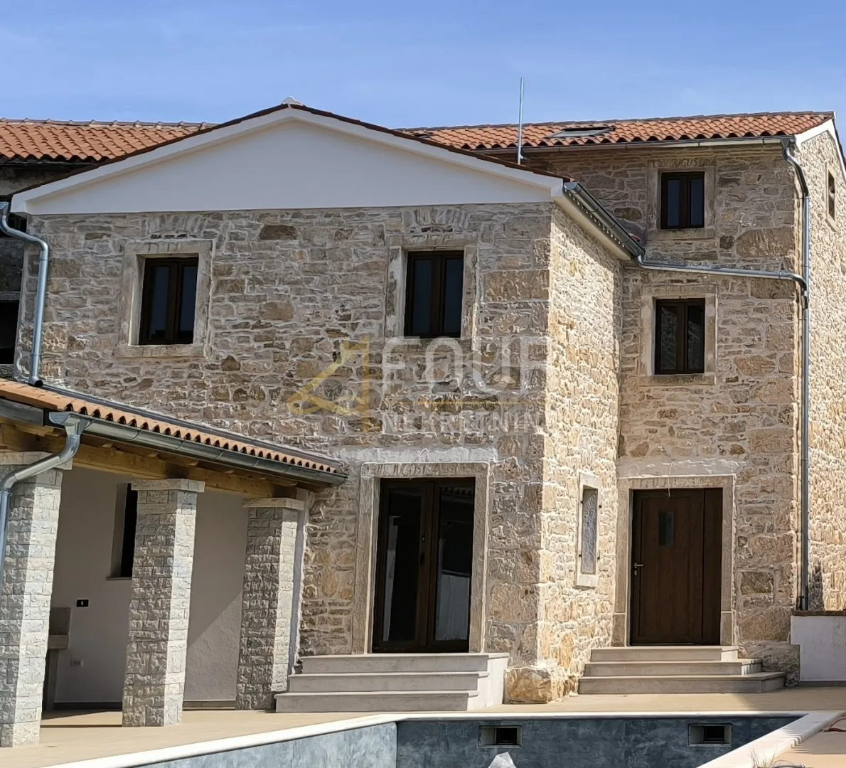 Istra, Žminj - okolica, kuća s bazenom, pogled na more - cover