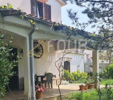 Otok Krk, Dobrinj okolica, samostojeća kuća 100m2, konoba, garaža - cover