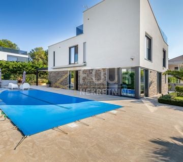 Istra, Fažana, luksuzna vila s bazenom, 80m od mora! - cover