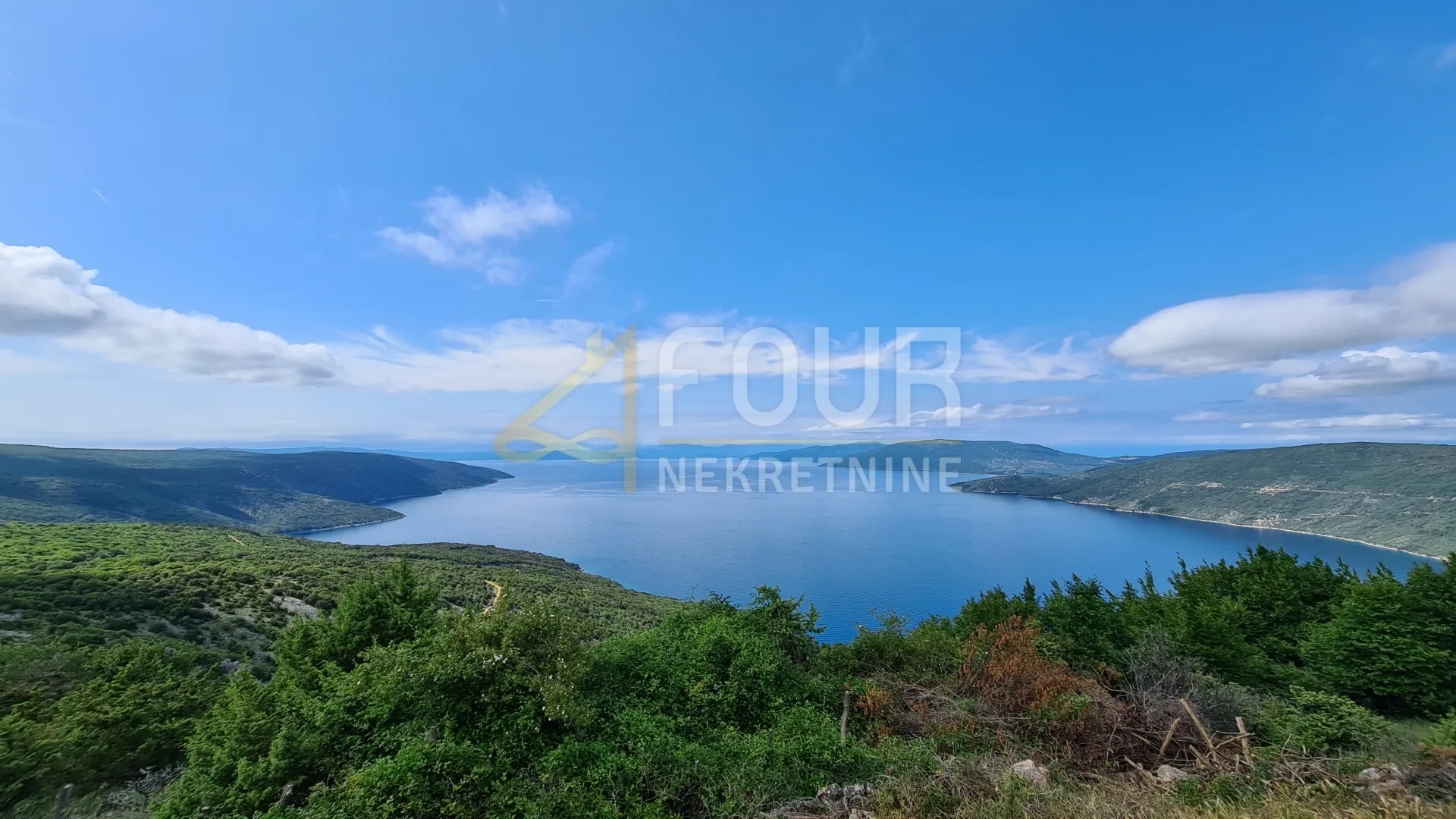 Otok Cres, Valun, kuća s 2 stana, 180m2 - cover