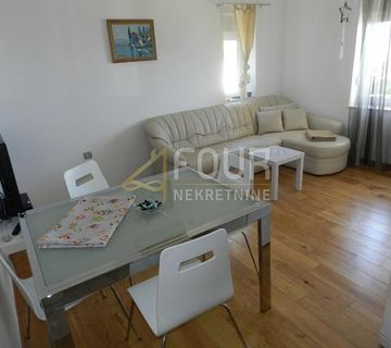 Lovran, kuća s 3 stana, bazenom i pogledom na cijeli Kvarner - cover