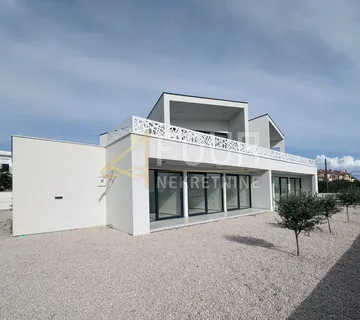 Dalmacija, Vodice, moderna novogradnja s bazenom - cover