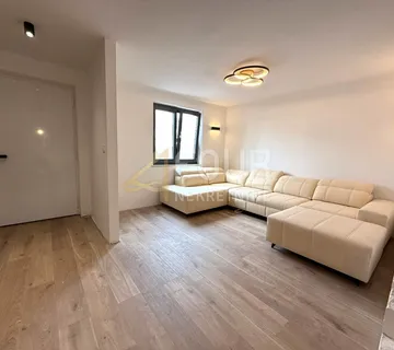 Kastav, novoadaptirana kuća u nizu, 120m2, okućnica - cover