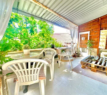 Istra, Pula - sami centar, kuća u nizu, idealna prilika za investiciju! - cover