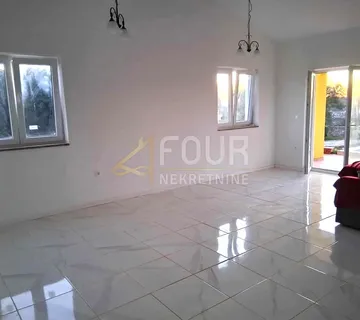 Istra, Svetvinčenat - okolica, samostojeća kuća s bazenom - cover