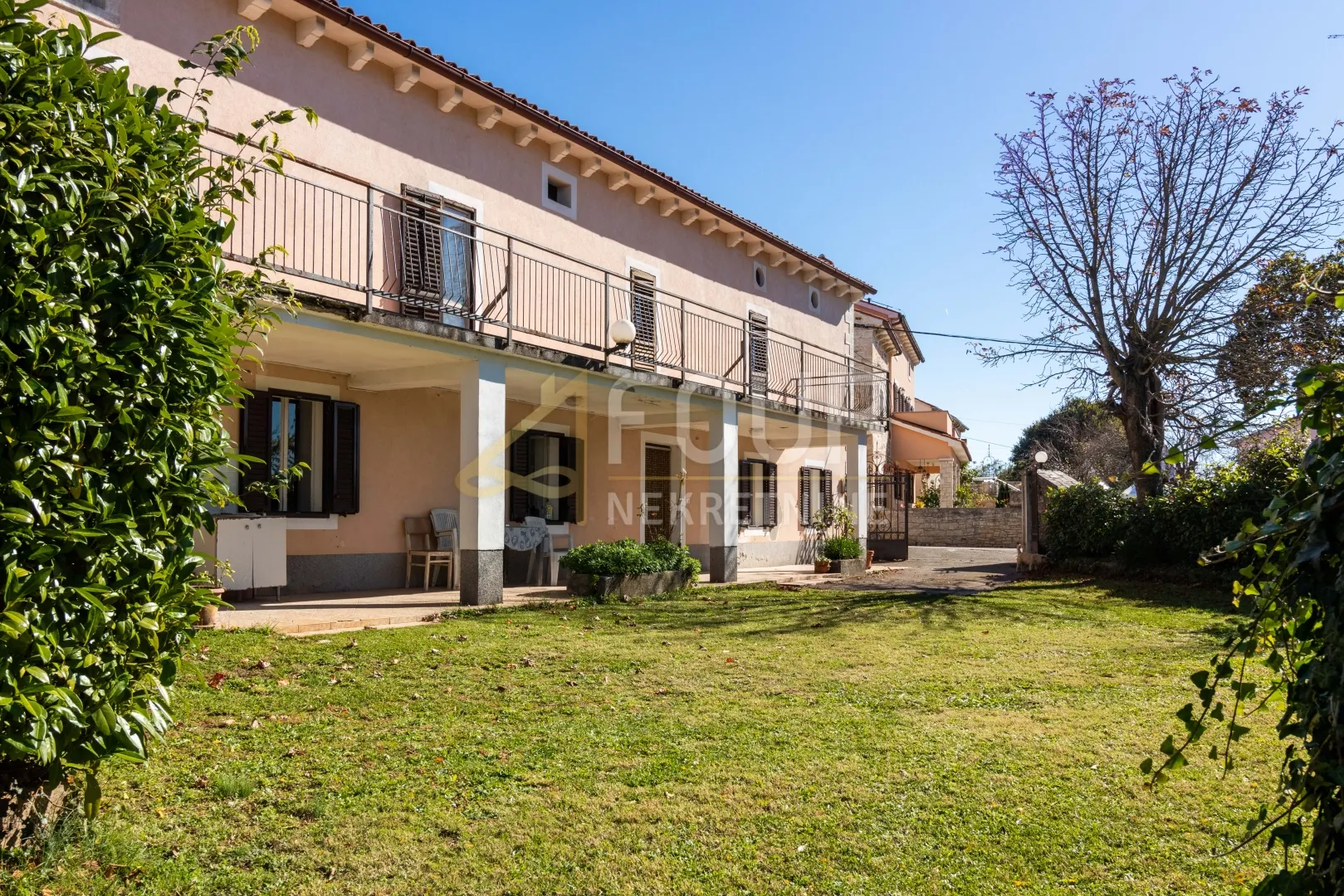 Istra, Svetvinčenat, imanje s lijepom istarskom kućom i pomoćnim objektima - cover