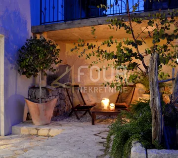 Otok Krk, Malinska - okolica, kuća u nizu s bazenom - cover